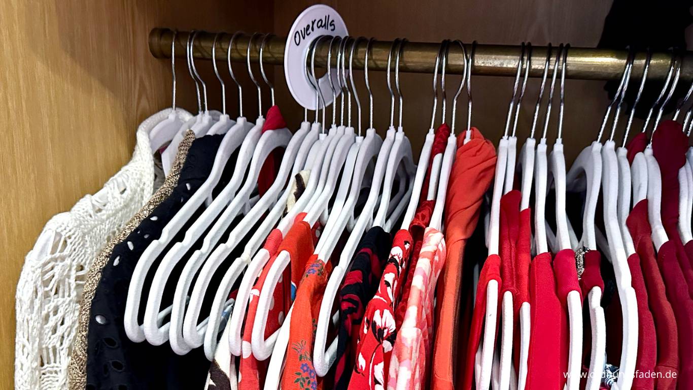 Kleiderbügel organisierte Garderobe von Ordnungscoach