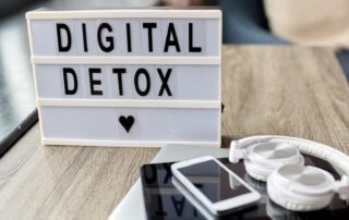 Digitales Detox im Alltag: Entschleunigen in einer vernetzten Welt mit Ordnungsfaden Marketa Lübben